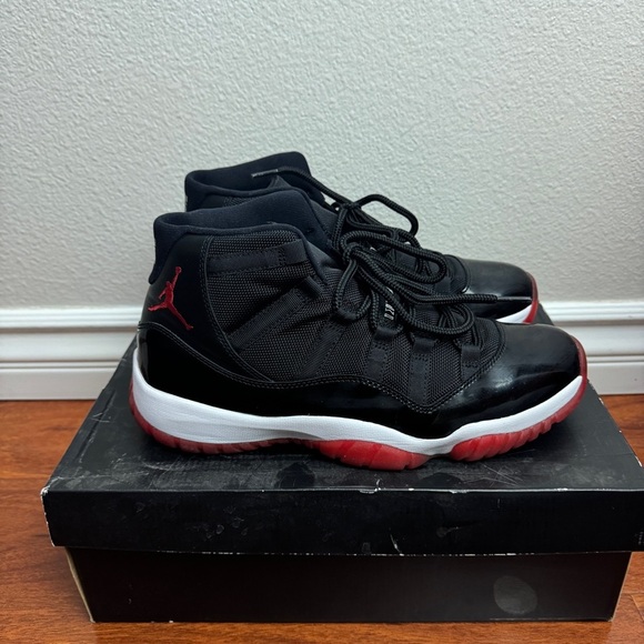 Jordan 11 Retro Playoffs Bred (2019) Size 10.5 - Picture 1 of 9